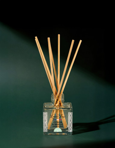Diffuseur de Parfum 50 ml Citron Basilic livré avec ses bâtonnets en rotin.