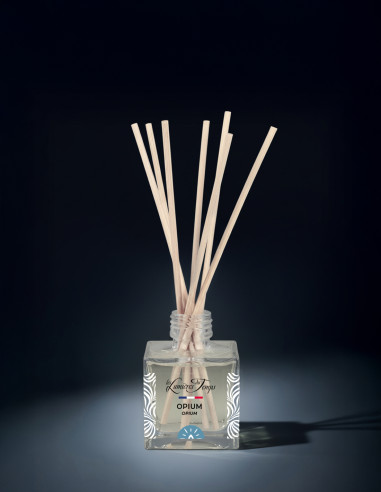 Diffuseur de Parfum 50 ml Opium. Un parfum audacieux  qui revêt des aspects séducteurs, aux notes de jasmin et de patchouli.