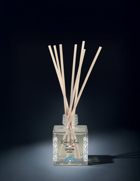 Diffuseur de Parfum 50 ml Opium. Un parfum audacieux  qui revêt des aspects séducteurs, aux notes de jasmin et de patchouli.